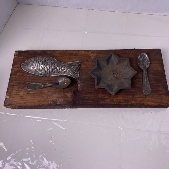 Vintage Rustic Antiques Bolds Wood Plaque - Picture 2 of 5